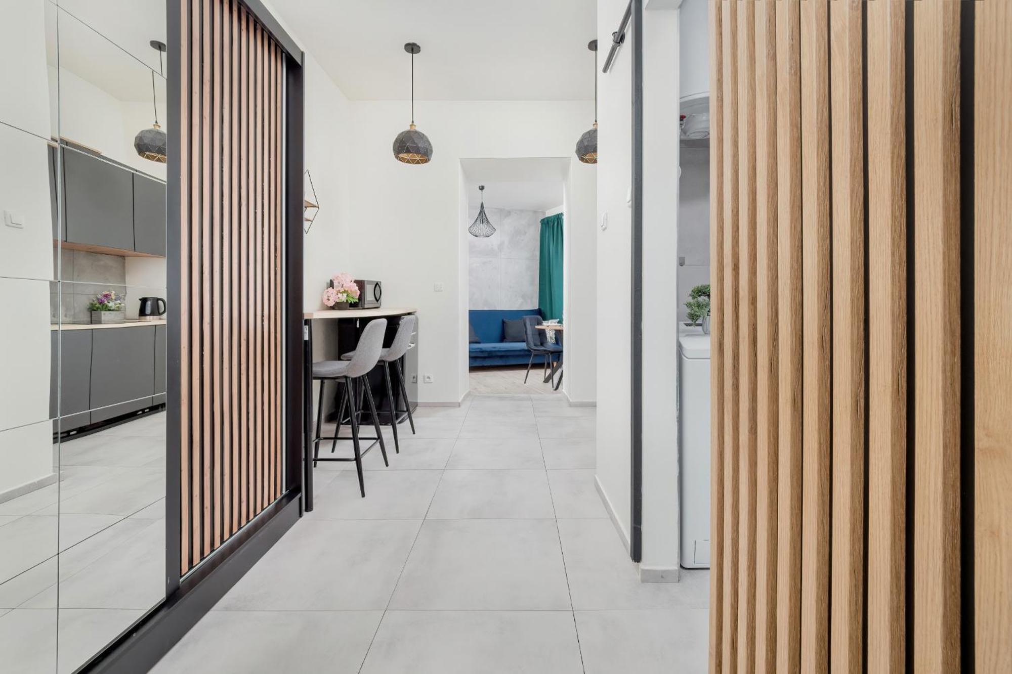 Apartament Plocka Comfortable & Modern By Renters